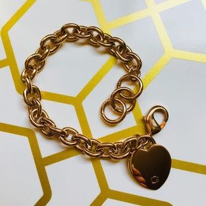 Guess Jewelry - Guess Heart Charm Bracelet in Rose Gold Guess Jewelry - Guess Heart Charm Bracelet in Rose Gold